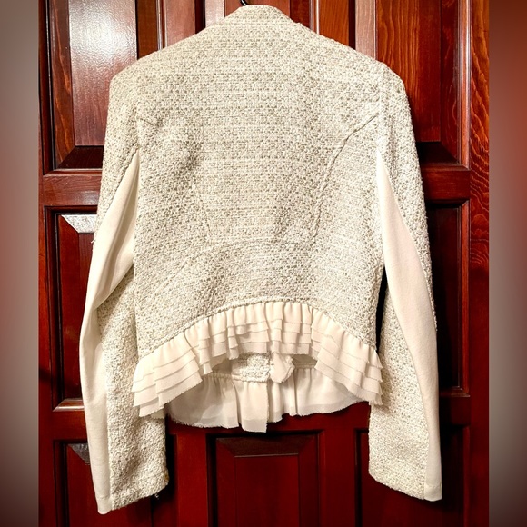 EUC elegant white women’s moto jacket with ruffles size M - Picture 14 of 16